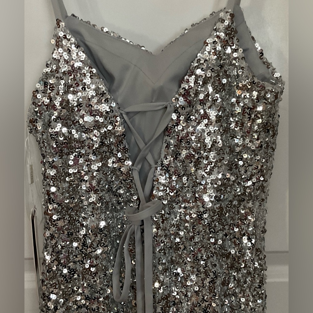 Sheath/Column V Neck Short/Mini Sequined Prom Dress - Picture 6 of 8